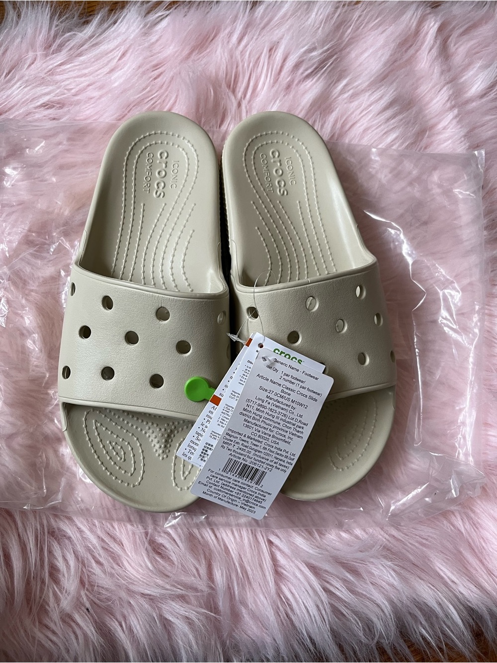 Crocs Classic Slide Sandals in Light Beige unisex. Size Women 12, Men 10
